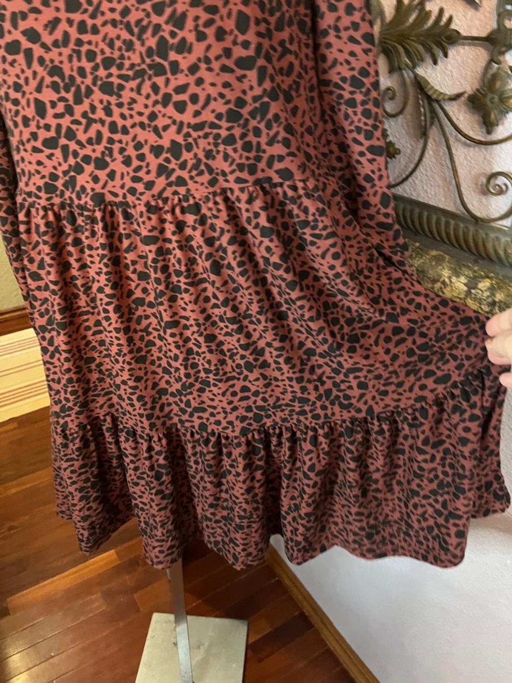 QED London Animal Print/ Ruffled/ Tiered Dress- Knit W/ Stretch LS Sz 4💚 - Picture 3 of 14